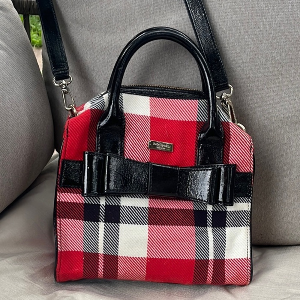 Chic Plaid Shoulder Bag in Red and Black